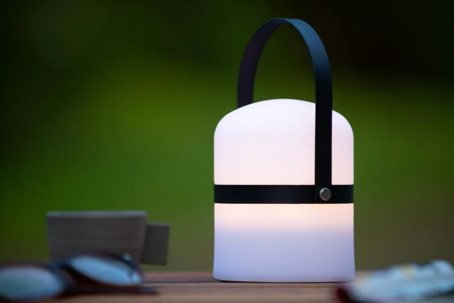 Lucide LITTLE JOE - Lampe de table Rechargeable Intérieur/Extérieur - Batterie/Piles - Ø 10 cm - LED Dim to warm - 1x0,3W 2800K/3200K - IP44 - Noir - ambiance 1